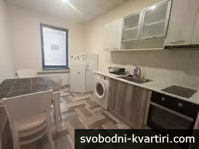 Четиристаен апартамент под наем в центъра
