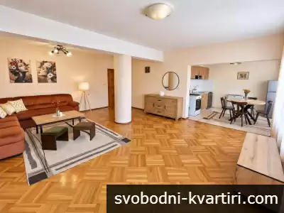 Тристаен апартамент под наем в широк център на град Благоевград Тристаен апартамент под наем в широк център на град Благоевград