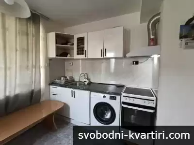 Давам под наем тристаен апартамент в центъра на гр.Пловдив