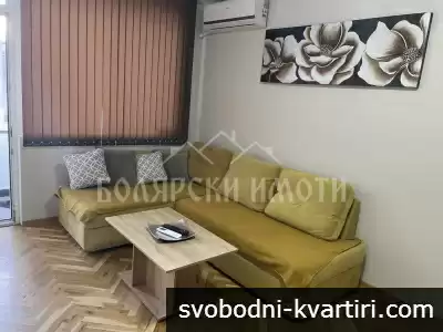 Тристаен апартамент до парк Марно Поле