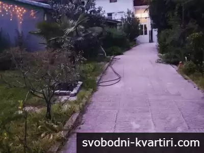 Дава под наем стая с самостоятелен сан възел С ползване на обща кухня,