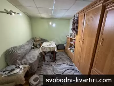 Двуетажна къща с двор във Велико Търново